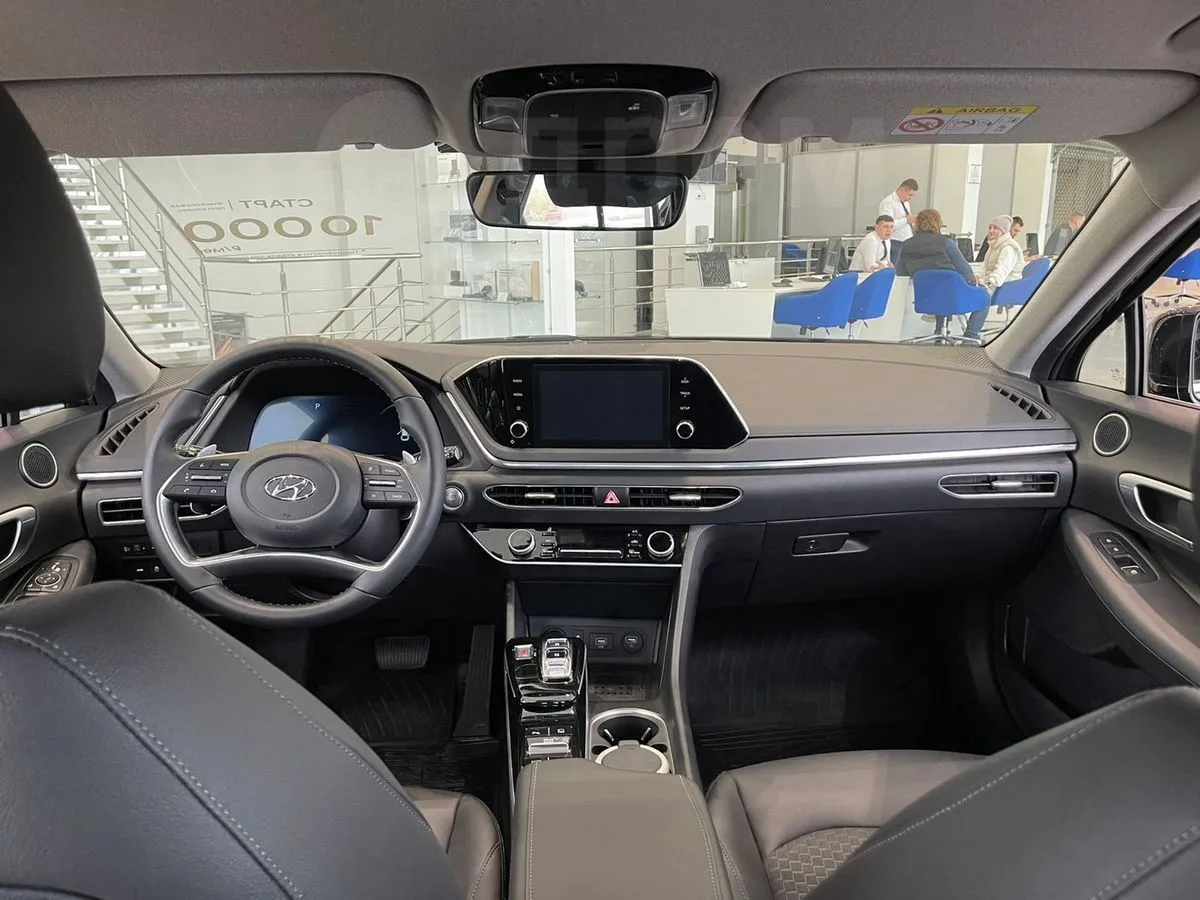 Hyundai Sonata Image 6